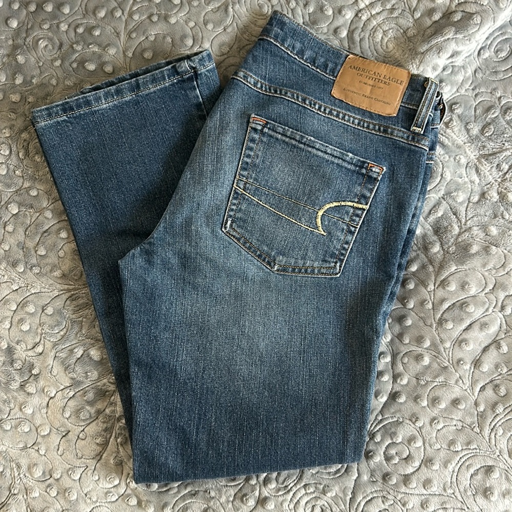 American Eagle (8) Capris — no distressing